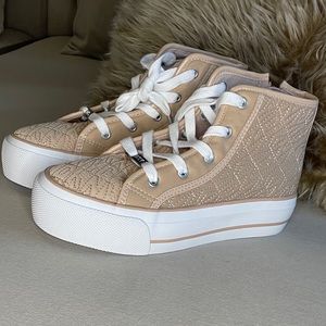 Taavi ‘s Threads: DKNY Youth Sneaker Size 3